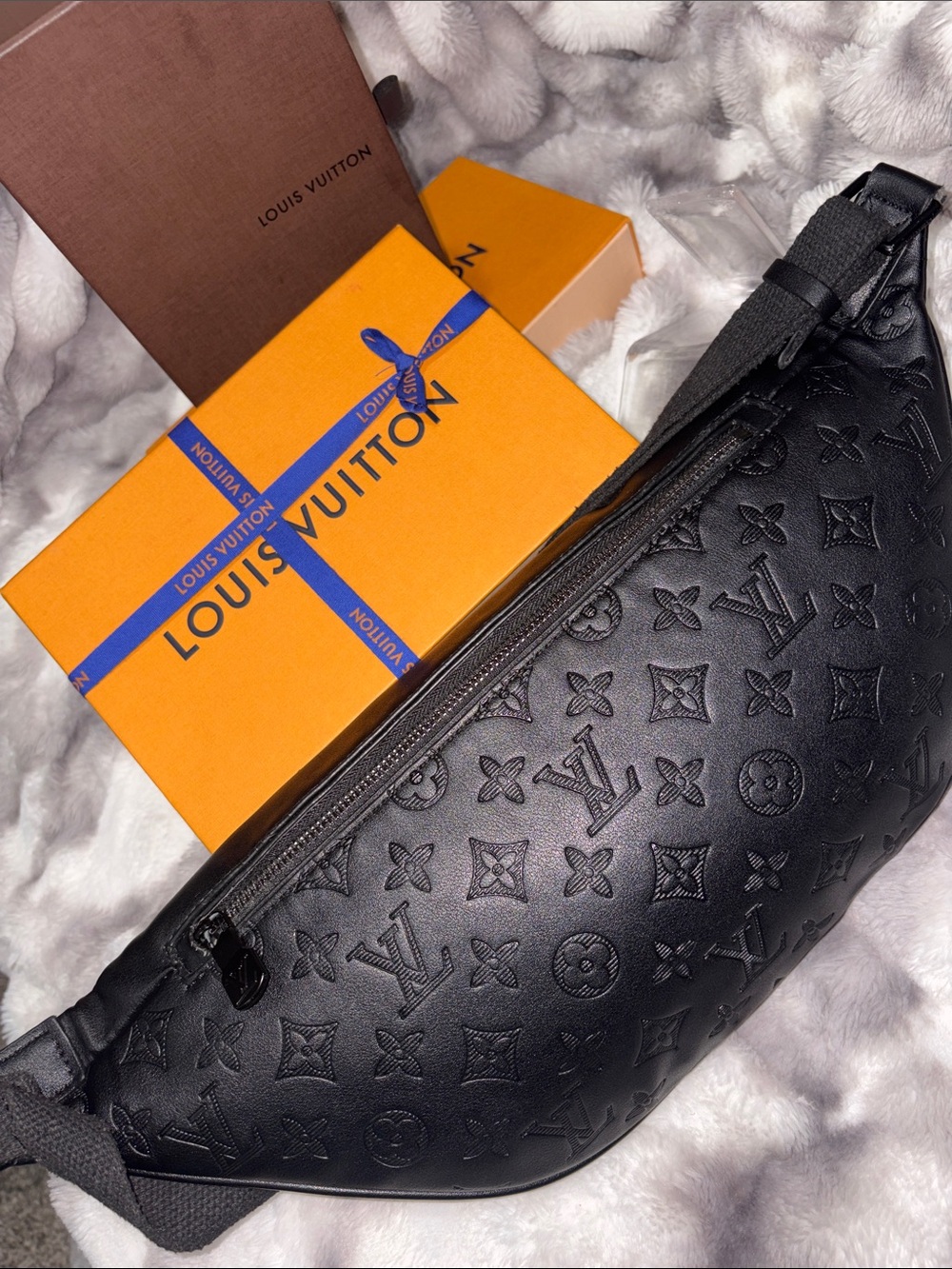 Louis Vuitton Discovery Bumbag Monogram Shadow calf leather MM - Picture 4 of 12